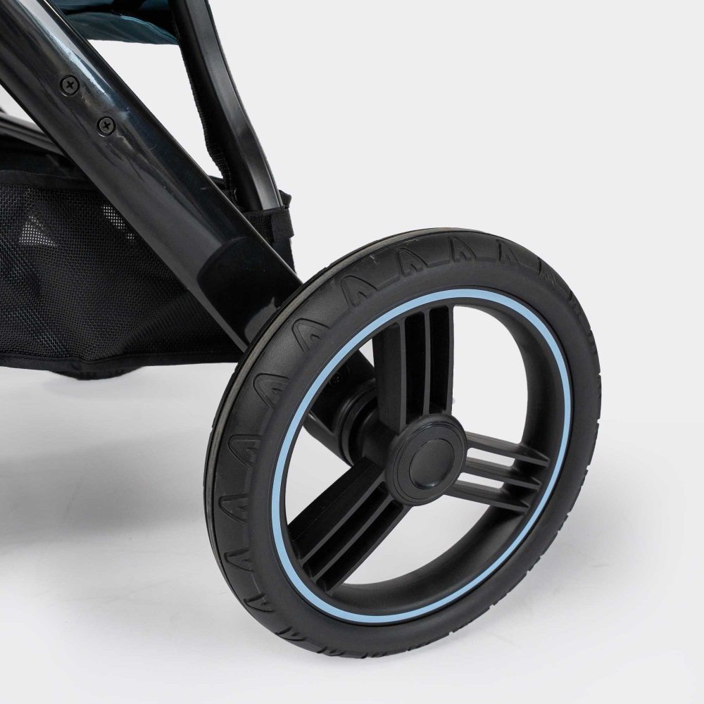 Groot PU achterwiel van de InnoPet Premium Comfort hondenbuggy voor comfortabel rijgedrag.